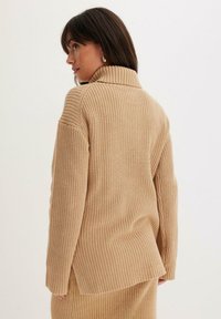 bonprix ROLLKRAGEN - Maglione - beige