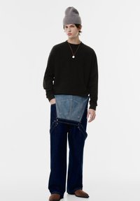 Unselected, black