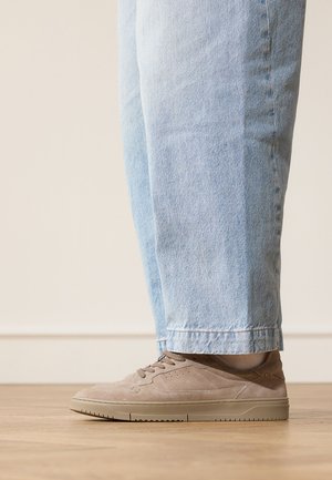 Manfield, Trainers - grau