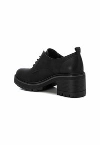 Refresh Botines con cordones - black
