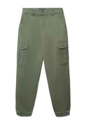Pantaloni cargo verdi realizzati in misto cotone, con due tasche laterali, due tasche sui cosci, polsini elastici e chiusura con bottone in vita.