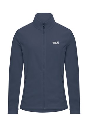 Marineblauwe fleecejas met een hoge kraag, volledige ritssluiting, steekzakken aan de zijkant en een klein wit logo op de borst. Gladde textuur en een aansluitend ontwerp.