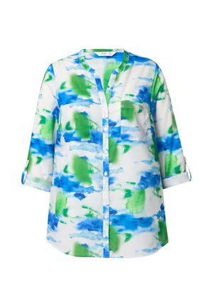 Knapp-up skjorte har et flerfarvet blå og grøn akvarelmønster, to forlommer og trekvartærmer.