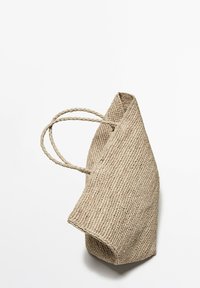 Gewoven stro tote bag met gevlochten handvatten, in een natuurlijke beige kleur. Heeft een ruime vormgeving en een gestructureerd oppervlak.