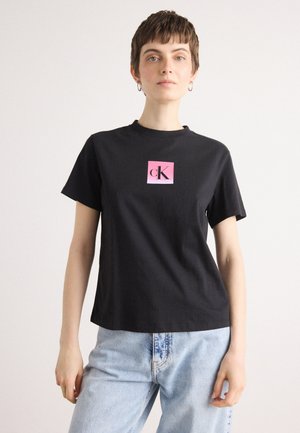 CLASSIC FIT TEE - Print T-shirt - black