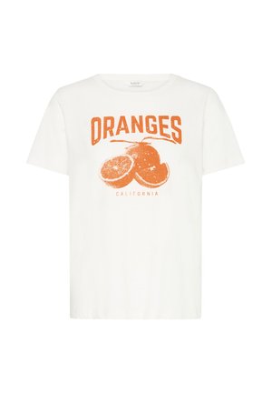 Valkoinen lyhythihainen t-paita, jossa oranssi kuva kokonaista ja viipaloitua appelsiinia. Hedelmien yläpuolella teksti "ORANGES" ja alapuolella "CALIFORNIA".