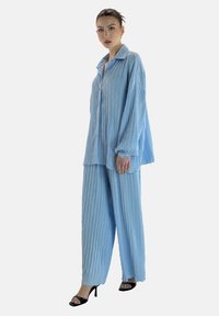 Elara LANGESSET - Pantalon classique - blau