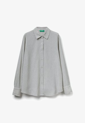 Camisa de botones a rayas en gris claro con rayas oscuras. Presenta un cuello, mangas largas y un dobladillo redondeado. Tejido suave y tejido.