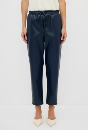 WITH ELASTIC WAIST - Pantalon de survêtement - navy blue (18)
