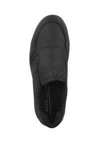Zapato negro de cuero tipo mocasín con punta redondeada, costuras mínimas y un logotipo en el lateral. En el interior tiene una plantilla acolchada para mayor comodidad.