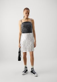 Vero Moda VMELLEN MINI SKIRT - Fustă tip creion - birch