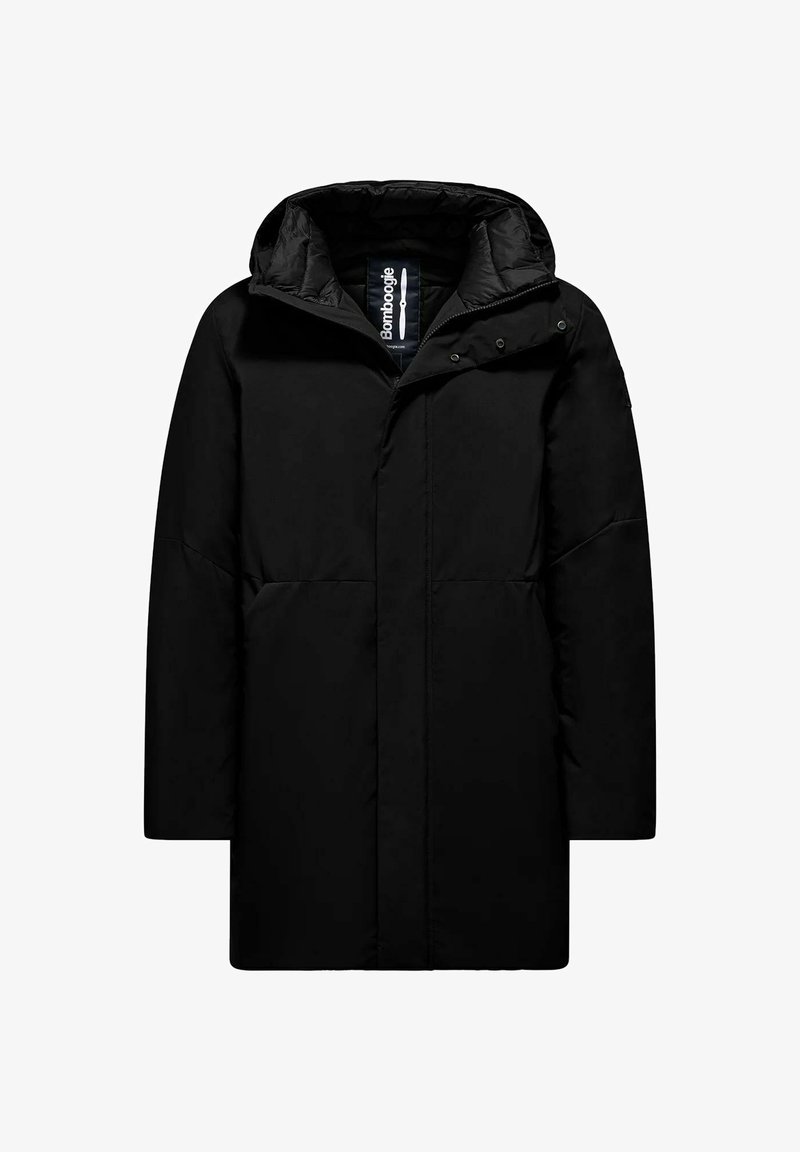 Schwarzer langer Winterparka mit Kapuze, frontaler Reißverschluss, der durch eine mit Knöpfen versehene Klappe verborgen ist, und sichtbarem Bomboogie-Label im Kragen.