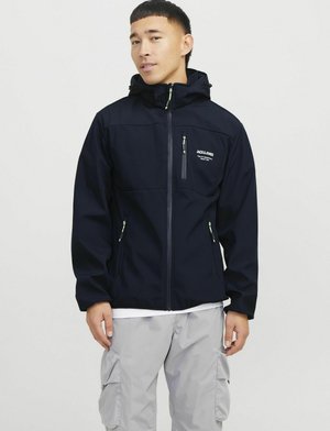 Zwarte hooded jas gemaakt van lichtgewicht materiaal, met een ritssluiting en groene ritsen, voorzien van twee zijzakken en een logo op de borst.