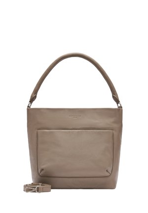 Skórzana torebka w kolorze taupe o strukturalnym kształcie, z przednią kieszenią, krótką rączką i regulowanym paskiem na ramię.