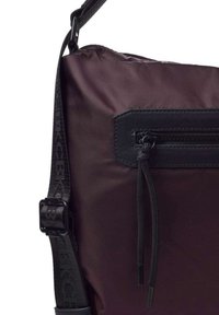 KCB PUFFY MEDIUM - Bandolera - Violeta