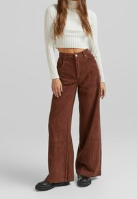 Bershka Kalhoty - brown