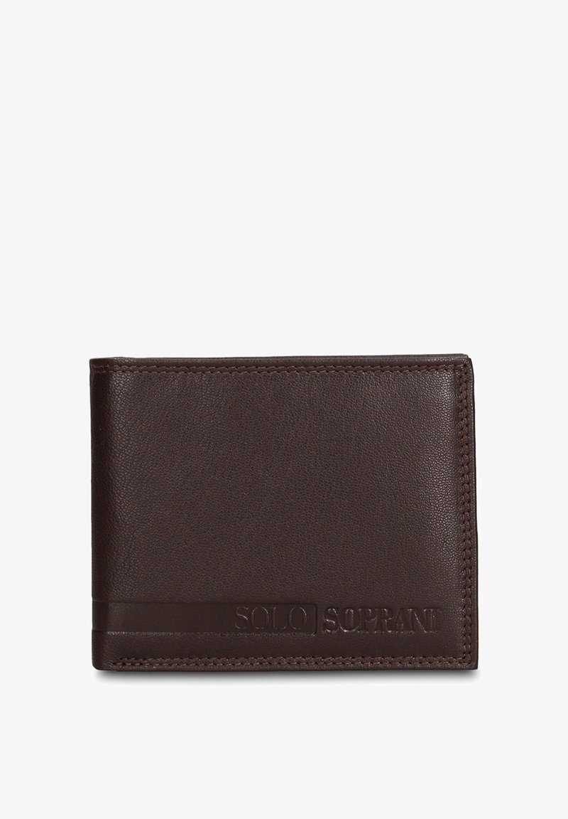 Portafoglio marrone in pelle con superficie texturizzata, design a doppia piega, marchio discreto sul davanti e cuciture a contrasto lungo i bordi.