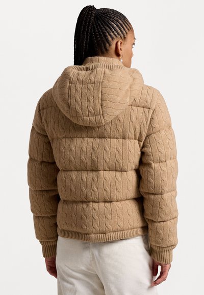 Polo Ralph Lauren CABLE KNIT HOODED DOWN COAT - Páperová bunda - collection camel