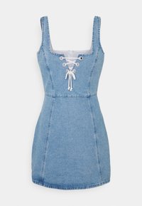 Kankaalimekko, vaaleansininen, hihaton ja neliönmuotoisella kaula-aukolla, jossa on nauhakiinnitys edessä valkoisella narulla ja metalliset reiät, vartalonmyötäinen muotoilu.