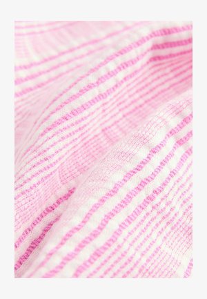 Tessuto a righe con colori rosa e bianco, caratterizzato da una consistenza morbida e larghezze di striscia variabili, creando un'aspetto stratificato e sottile.