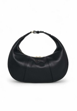 Sac à main en cuir noir avec une forme incurvée et une surface texturée. Comprend une poignée courte et une fermeture éclair dorée.