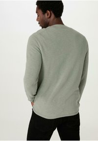 hessnatur Strickpullover - seegras