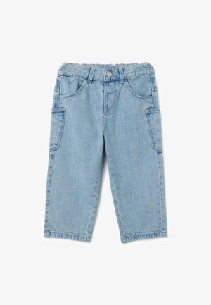 Hellblaue Jeanshose mit elastischem Bund, ausgestattet mit Vordertaschen und seitlichen Aufsetztaschen. Gerader Schnitt und genähte Saumdetails.