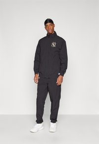New Era MLB NEW YORK YANKEES TRACKSUIT SET Club wear