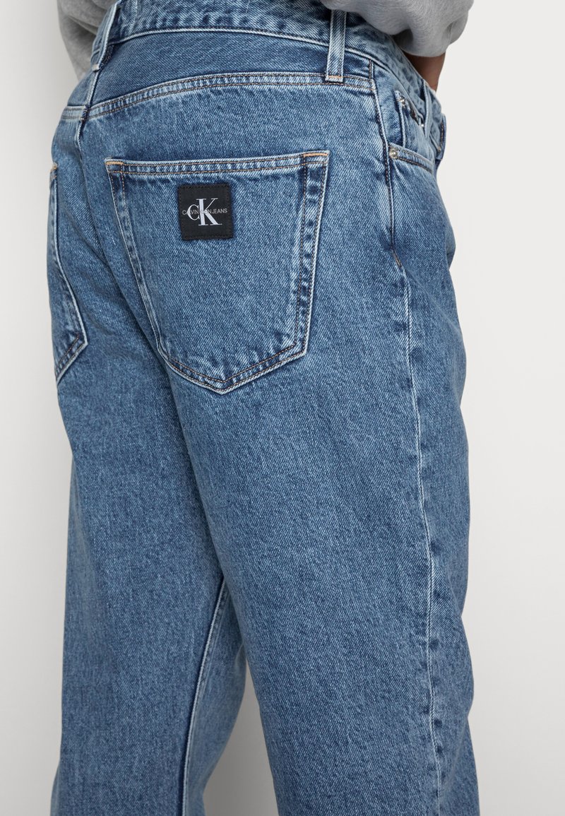Herren Skinny Fit | Calvin Klein Jeans DAD JEAN Jeans Straight Leg denim medium/blue denim - YB45027 Herren Skinny Fit | Calvin Klein Jeans DAD JEAN Jeans Straight Leg denim medium/blue denim - YB45027
