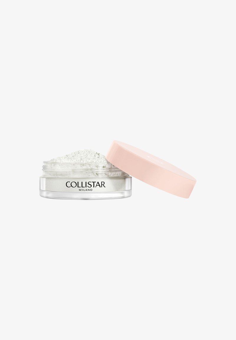 Pot transparent ouvert contenant une poudre blanche fine cosmétique, avec un couvercle rose pâle retiré, étiqueté Collistar Milano, sur fond blanc.