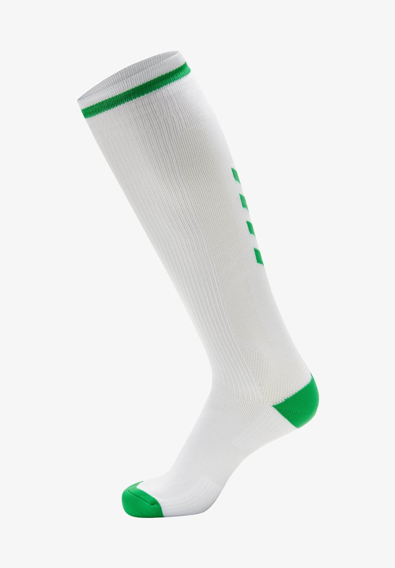 Vit knä-hög strumpa med gröna detaljer vid toppen och tån, med en ribbad textur och ett mönster av gröna rutor längs sidan.