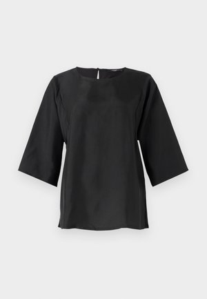 Czarna bluzka z rękawami o długości trzech kwart, okrągłym dekoltem i kluczykowym detalem z tyłu. Wykonana z gładkiego, lekkiego materiału. Prosty design.