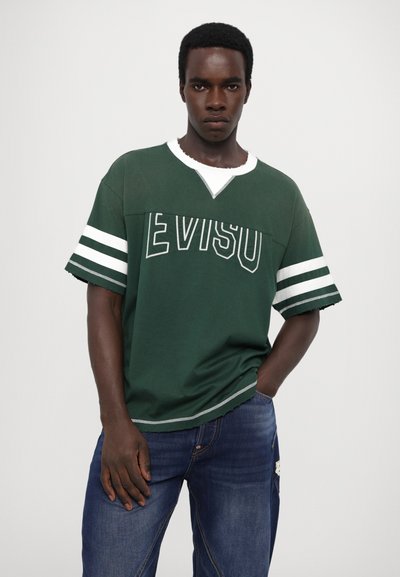 Evisu FRONT AND BACK PANELING AND CONTRAST STITCH - Triko s potiskem - green