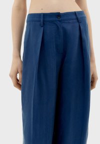 Thinking Mu CIRILA - Pantalon classique - blue