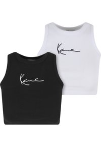 Dwa prążkowane bezrękawniki crop tops, jeden czarny z białym nadrukiem podpisu, drugi biały z czarnym nadrukiem podpisu, wyświetlane na białym tle.