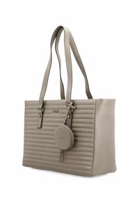 Bolso tote sintético beige con textura acolchada, pouch redondo extraíble, doble asa para el hombro y detalle del logotipo en la parte delantera.