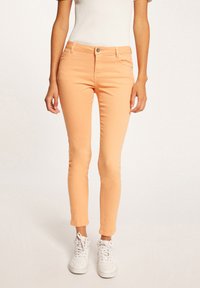 Morgan PETRA - Vaqueros slim fit - light orange