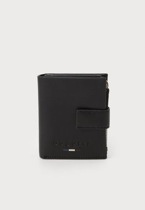 Portefeuille en cuir noir avec un design carré minimaliste, doté d'un fermoir à bouton, d'un logo en relief et d'un accent coloré subtil à l'avant.