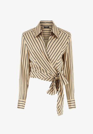 Beige Wickelbluse mit schwarzen vertikalen Streifen, langen Ärmeln, spitzem Kragen und einer seitlichen Knotenbindung an der Taille.