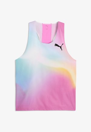 Débardeur sportif sans manches avec un dégradé rose, bleu et jaune et un logo Puma noir sur la poitrine.