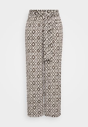 Brūni rakstainie bikses ar ģeometrisku dimanta druku baltā krāsā, ar sasietu jostasvietu un plaša kāju dizainu. Mīksta auduma tekstūra.