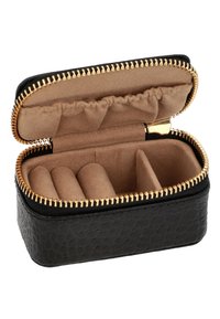 Mustat tekstitetty nahkakoruarkku, jossa on vaaleanbeige sisustus, kultainen vetoketju ja kolme pehmustettua osastoa säilytystä varten.