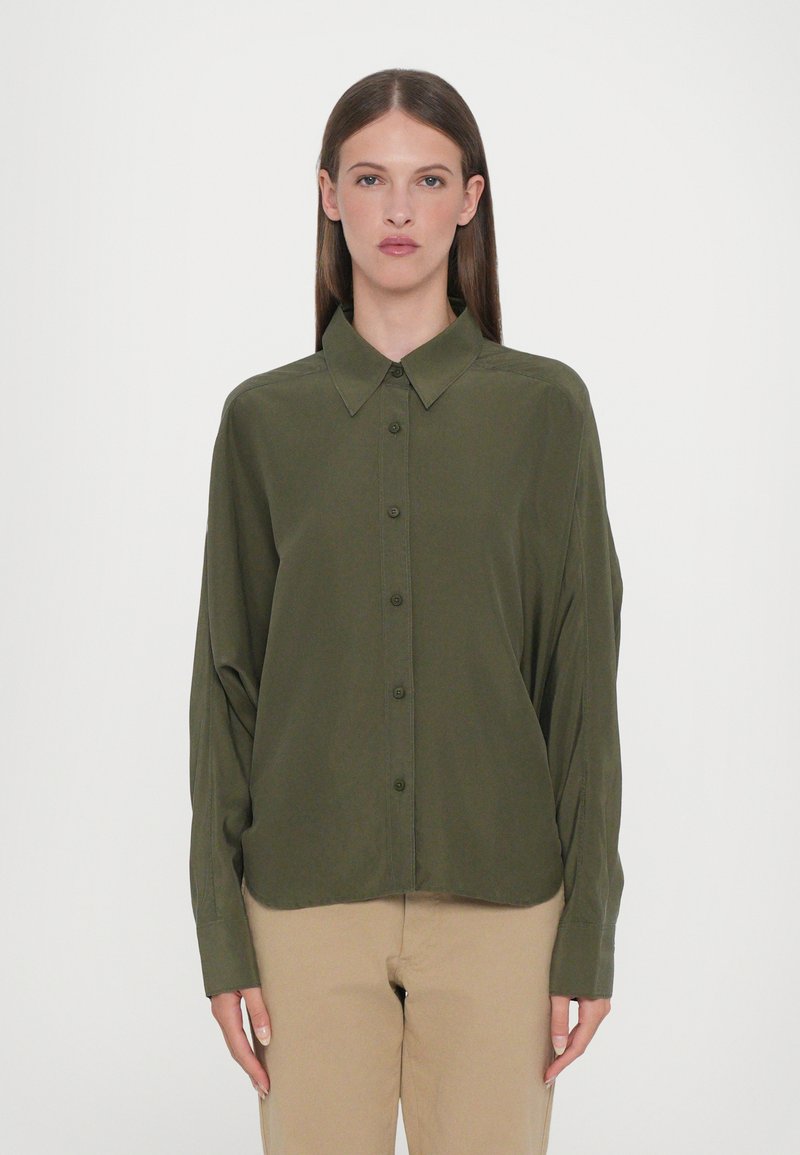 CLOSED PLEATED SHIRT - Skjortebluse - forest green