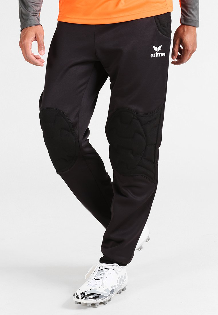 Schwarze Sporthosen mit gepolsterten Kniebereichen, aus einem glatten Stoff gefertigt. Mit einem weißen Logo auf der Vorderseite und Taschen an den Seiten.