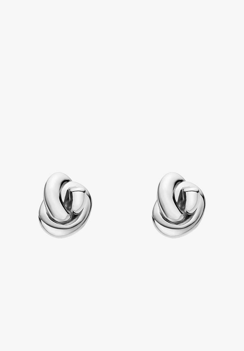 Boucles d'oreilles clous en forme de nœud argenté avec une surface lisse et polie, un design entrelacé, des bords arrondis et une subtilité dimensionnelle.
