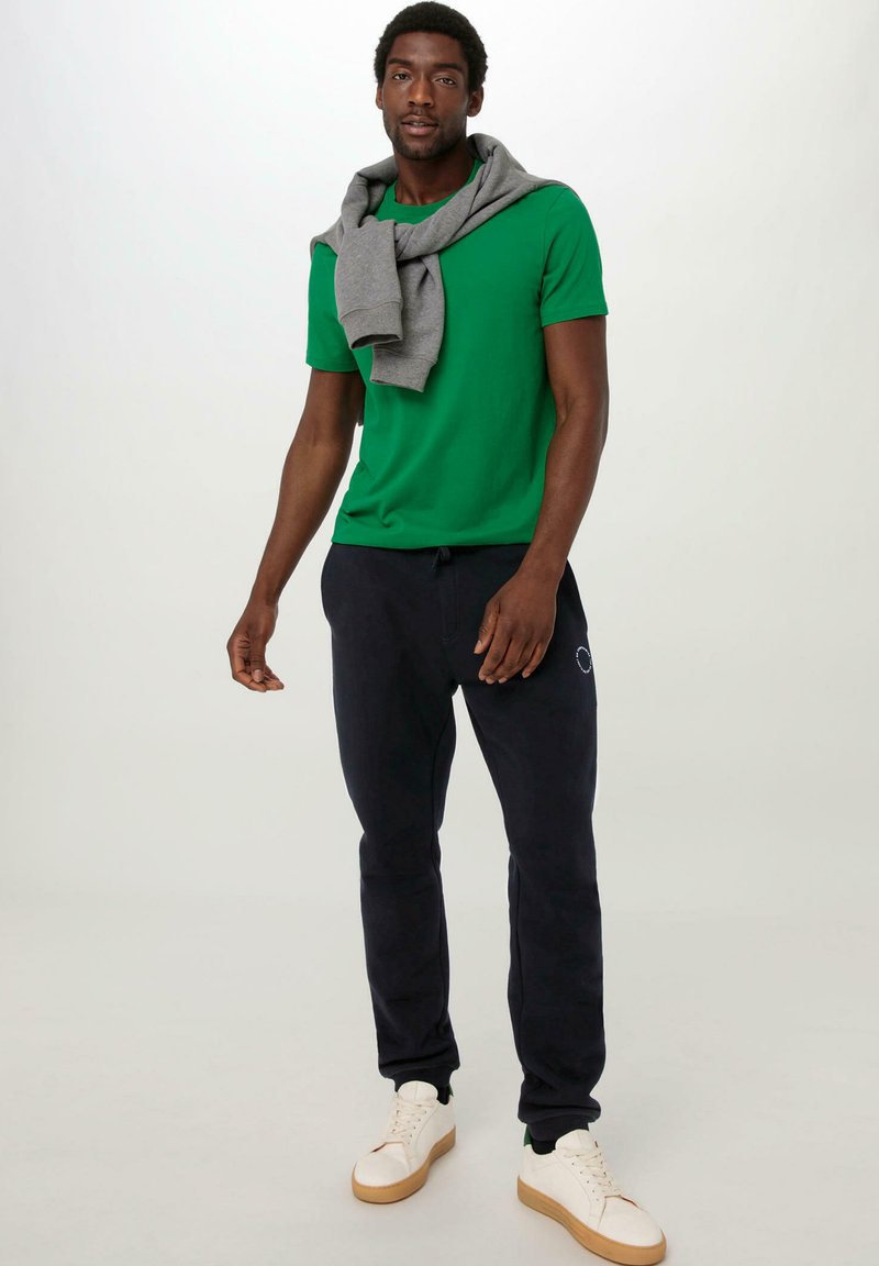 hessnatur REGULAR  - T-Shirt basic - grün