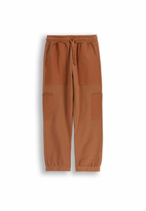 Brązowe dresy z teksturowanej powierzchni, elastycznym pasem i sznurkiem. Posiadają dwie boczne kieszenie oraz dwie kieszenie w stylu cargo.