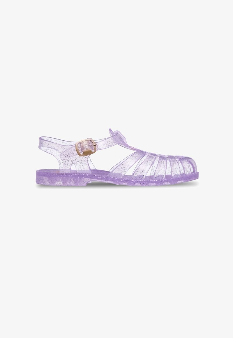 Sandale en gelée lavande transparente avec paillettes, bout fermé et arrondi, et une bride réglable à la cheville avec boucle.