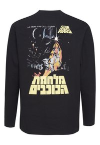 Svart långärmad T-shirt med en färgglad retro Star Wars-grafik på baksidan, med stor gul hebreisk text och en livlig design.