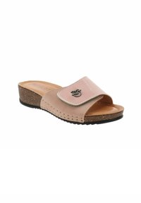 Sandale rose à semelle texturée, à bout ouvert et design cousu. Elle possède un talon en liège et un accent métallique sur la sangle.